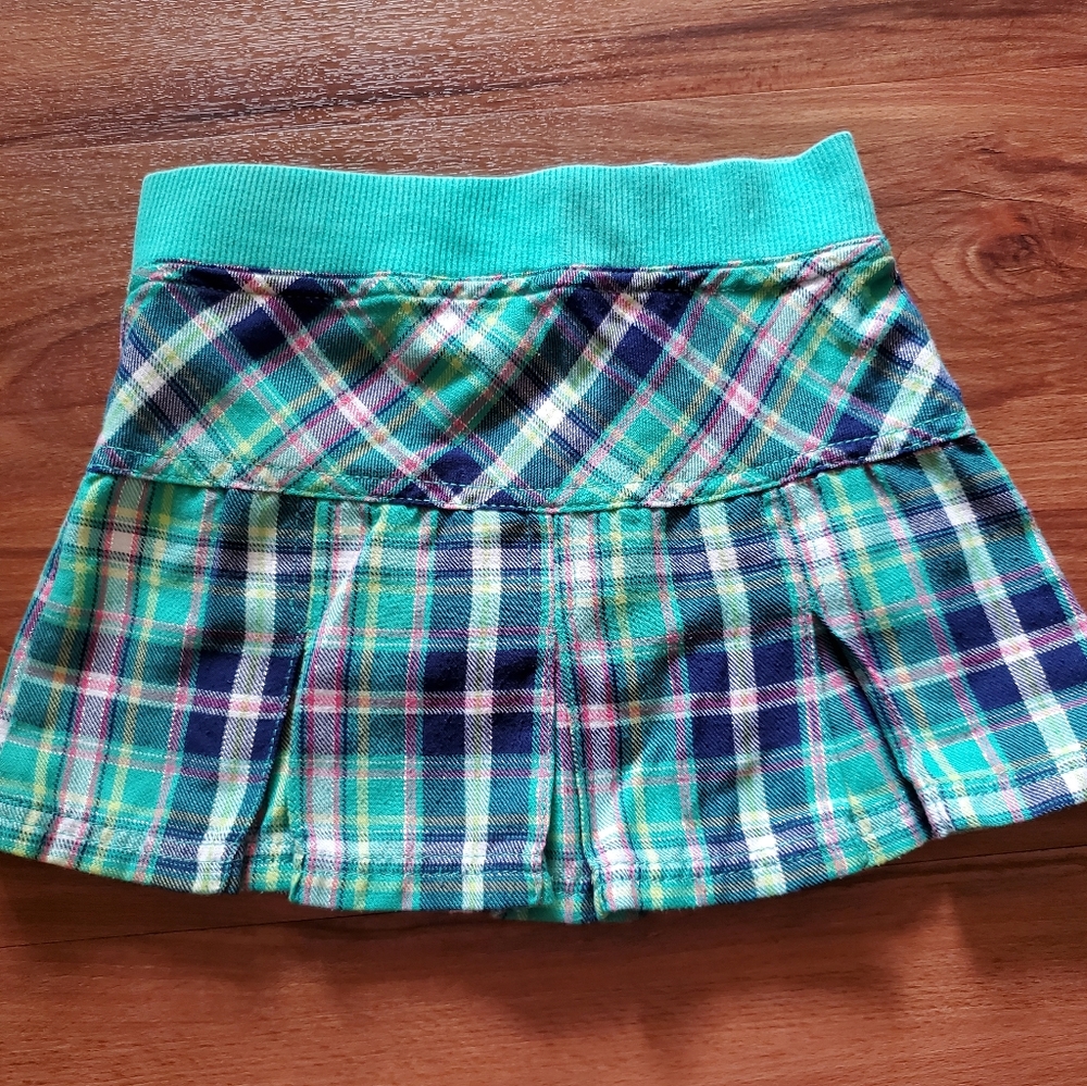 Basic Editions Pleated Skort - Picture 4 of 5